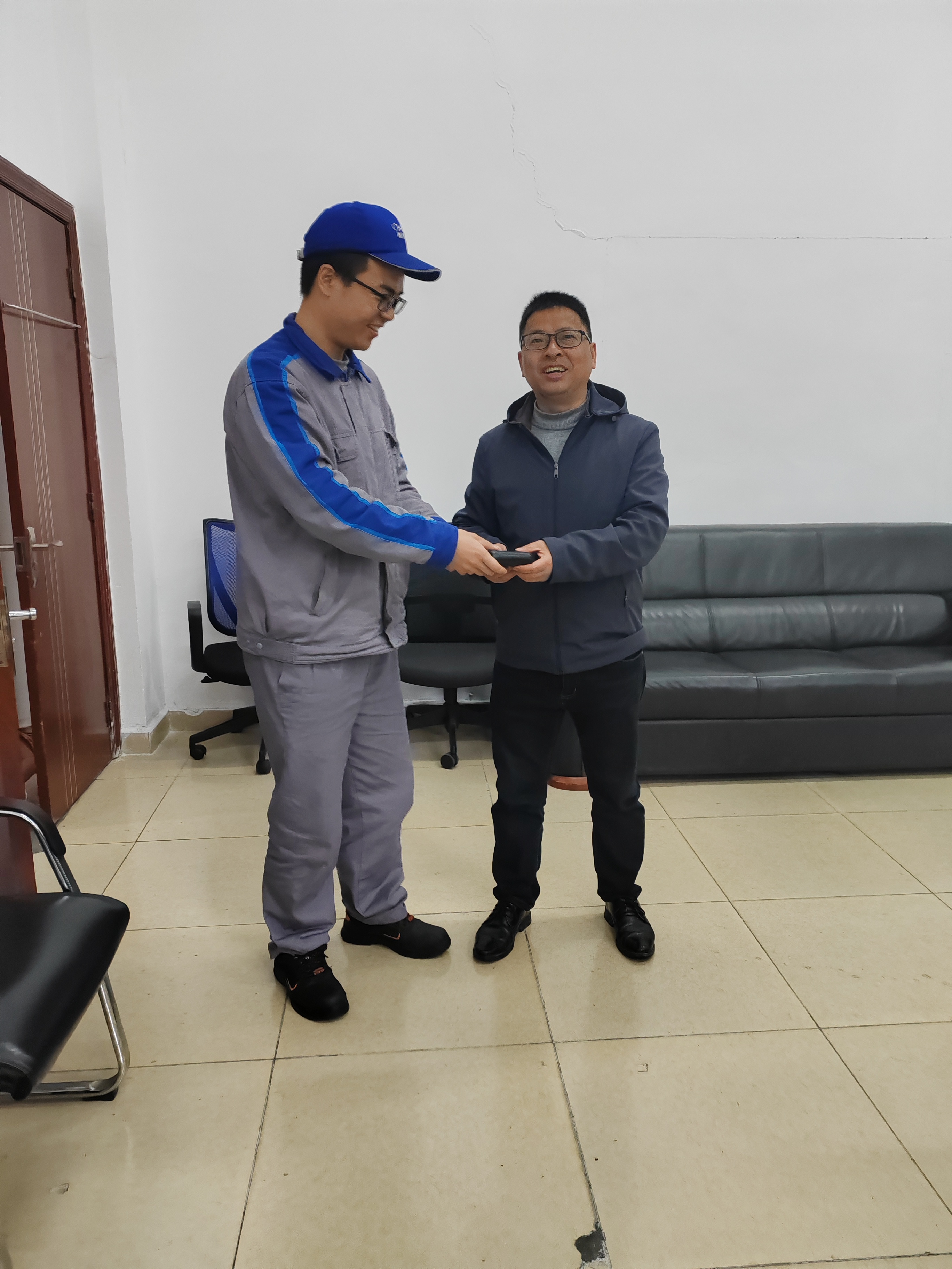 拾金不昧扬正气 崇德向善显担当 —— 技术中心陈明耀用行动诠释初心本色