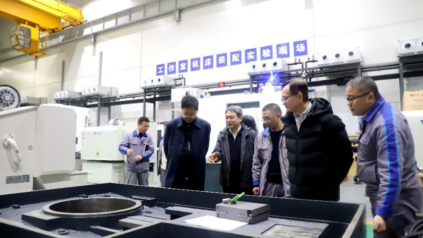 “重庆智能制造装备技术路径与发展战略研究”项目组前往乐竞-乐竞（中国）一站式服务官网
集团调研